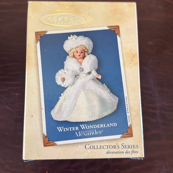 Retired 2002 Madame Alexander ornament - Picture 1 of 7